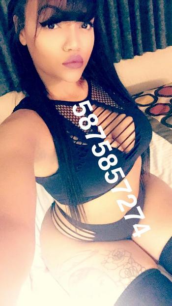 , 21  female escort, Kelowna