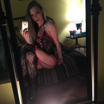 , 21  female escort, Kelowna