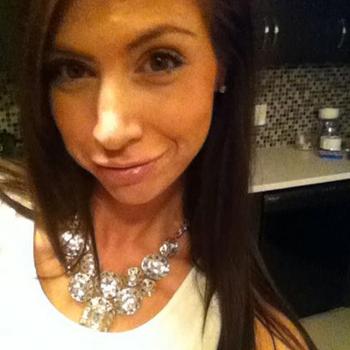, 23  female escort, Kelowna