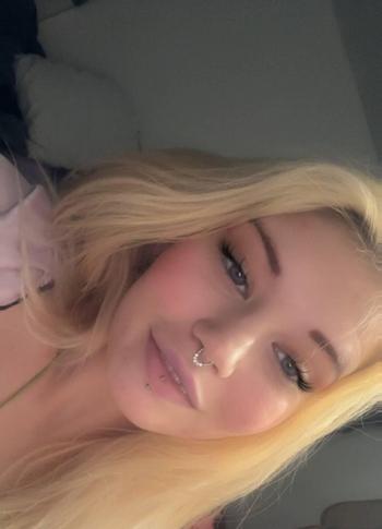Octavia, 22 Mixed female escort, Kelowna